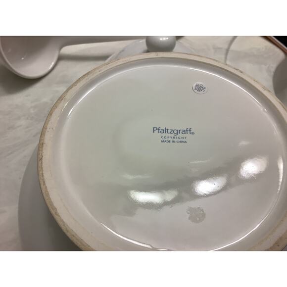 Pfaltzgraff Winterberry Soup Tureen - Picture 3 of 4
